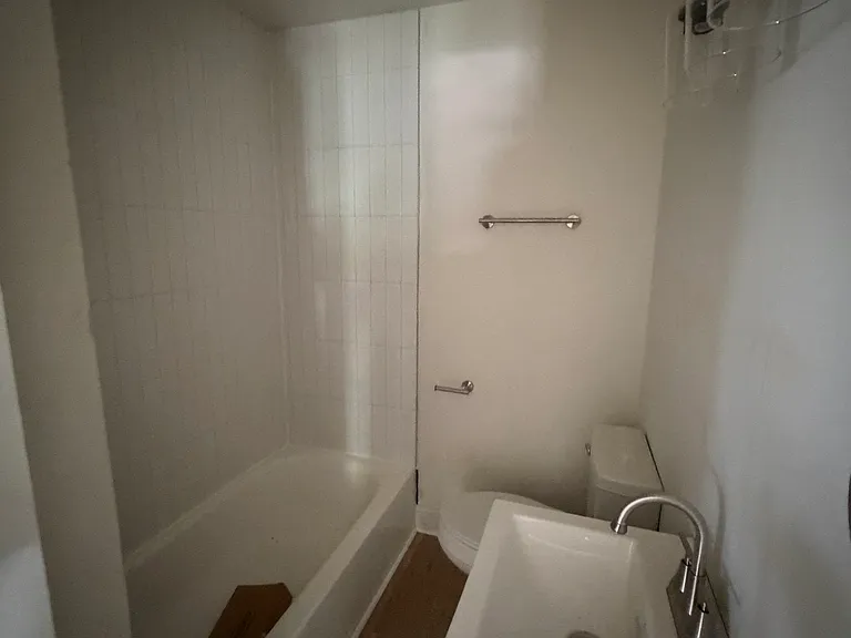 217 Carter St #A — Photo 6