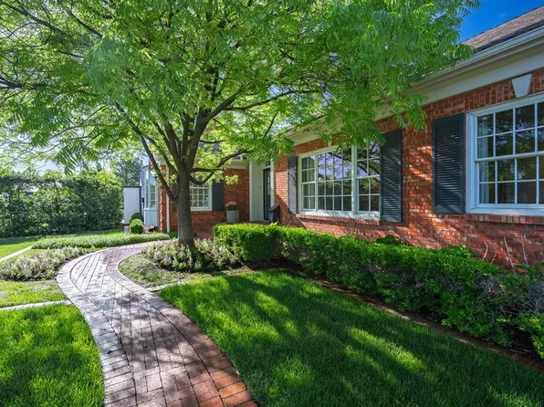 1608 Norwood Pl, Nichols Hills, OK 73120