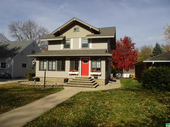 1131 10th St, Sheldon, IA 51201