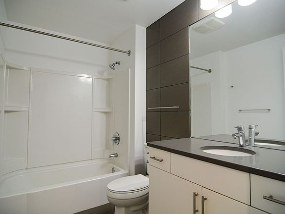 4th image of 1405 Harney St APT 406