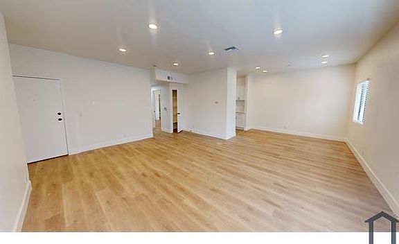 2nd image of 5804 Woodman Ave #9