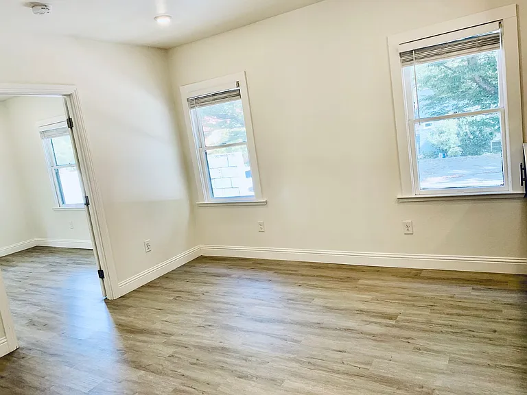 2424 L St #2 — Photo 10