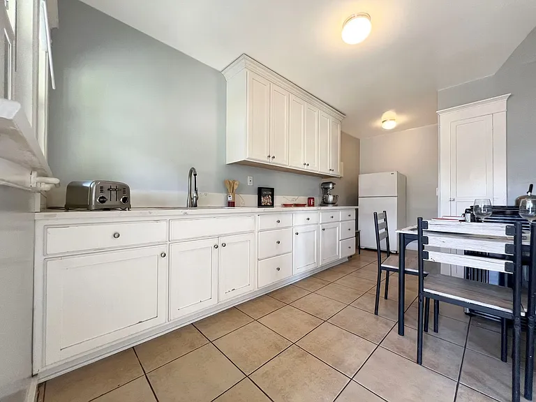 1153 E Appleton St — Photo 16