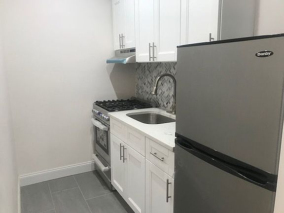 3rd image of 418 E 88th St APT 1E