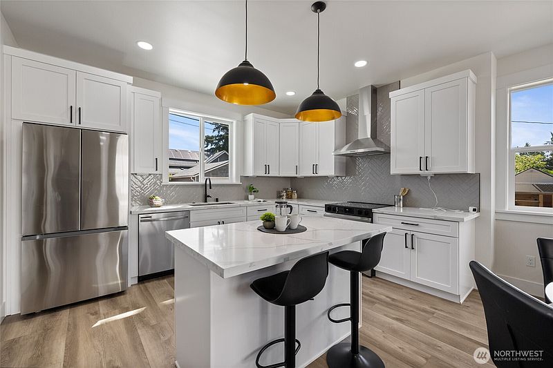 3rd image of 3559 S Monroe Street #B
