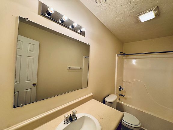 3rd image of 412 Three Creeks Ct