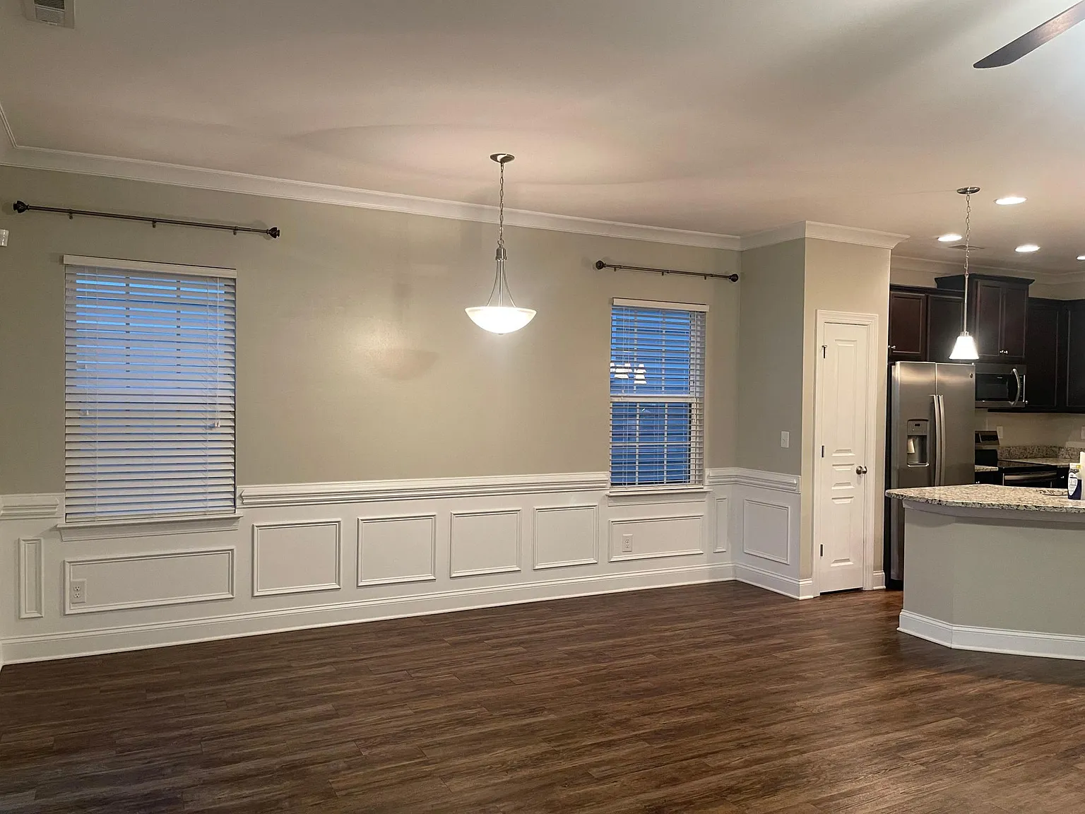 3 bed, 2.5 bath, 1587 sqft, $2,100 — Photo 2