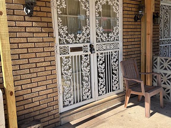 5th image of 131 W Sedgwick St