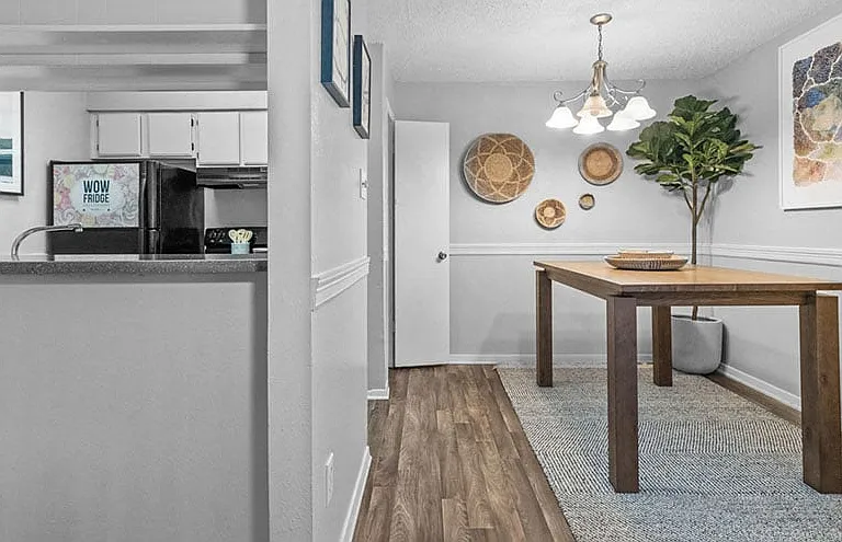 River Oaks Apartments — Photo 4