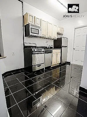 Rented by Jonis Realty | media 3