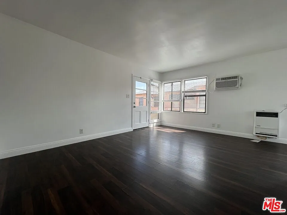 2 bed, 1.0 bath, 800 sqft, $2,595 — Photo 1