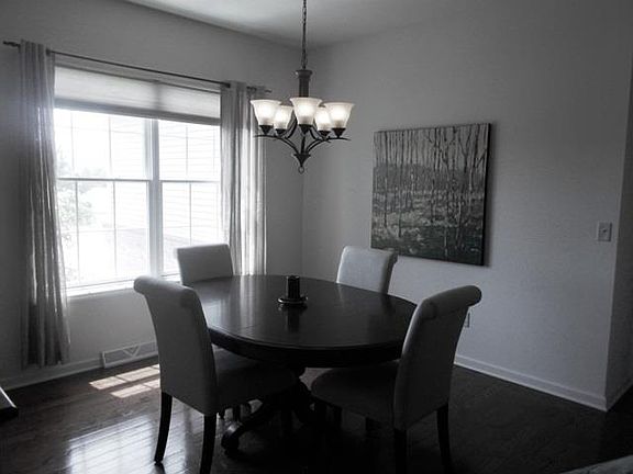 3rd image of 34 Sheldon Dr