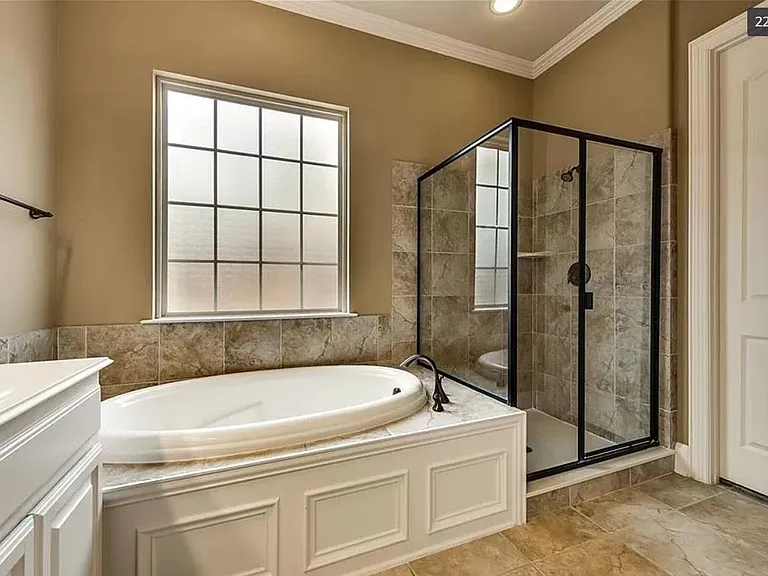 2501 Lady Viviane Ln — Photo 22