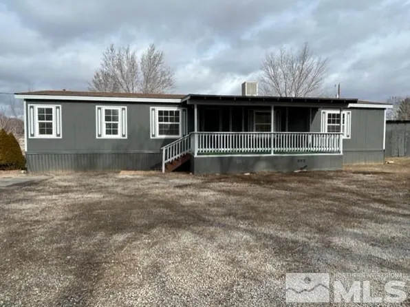 5460 Woods Dr, Sun Valley, NV 89433