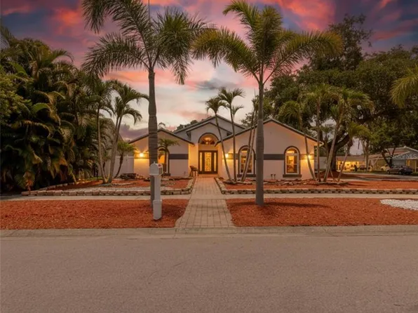8949 106th Ave, Seminole, FL 33777
