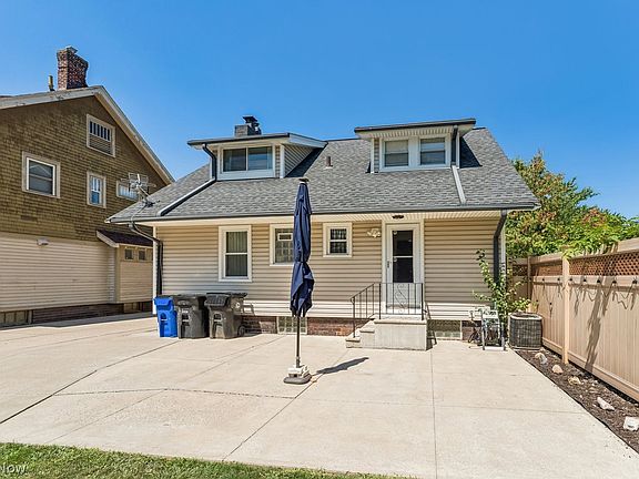 5th image of 17009 Bradgate Ave