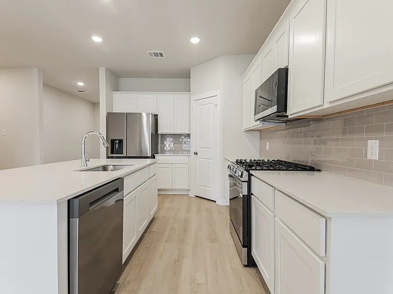 2213 Trailside Dr — Photo 11