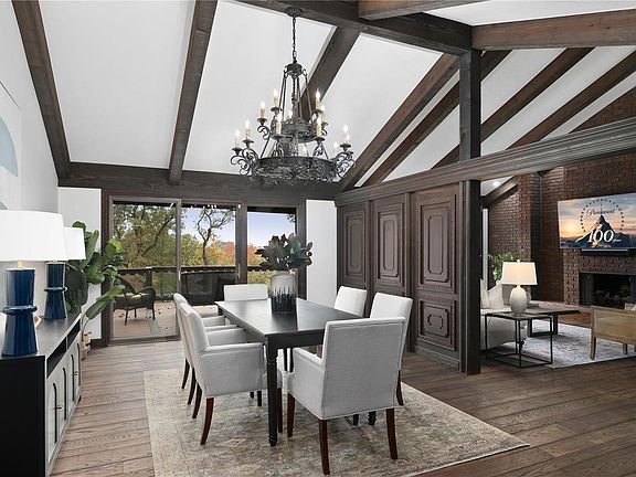 5th image of 226 Ladue Oaks Cir