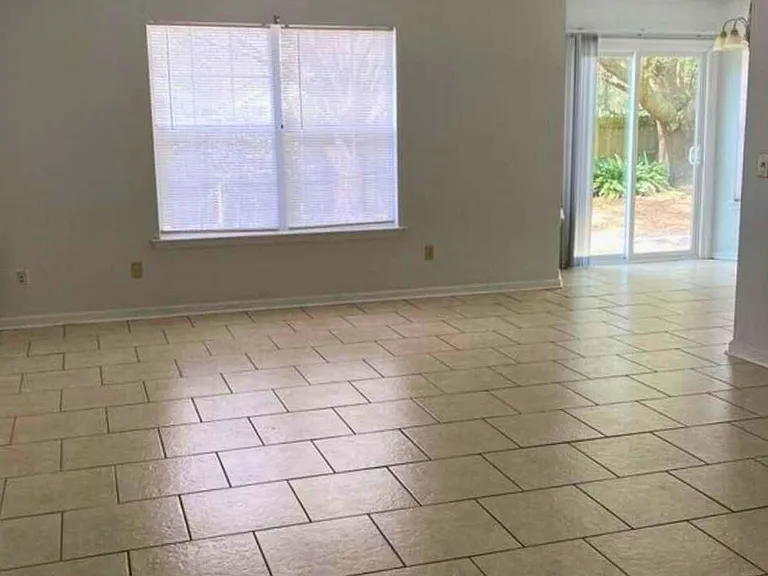 126 Ash Ct — Photo 2