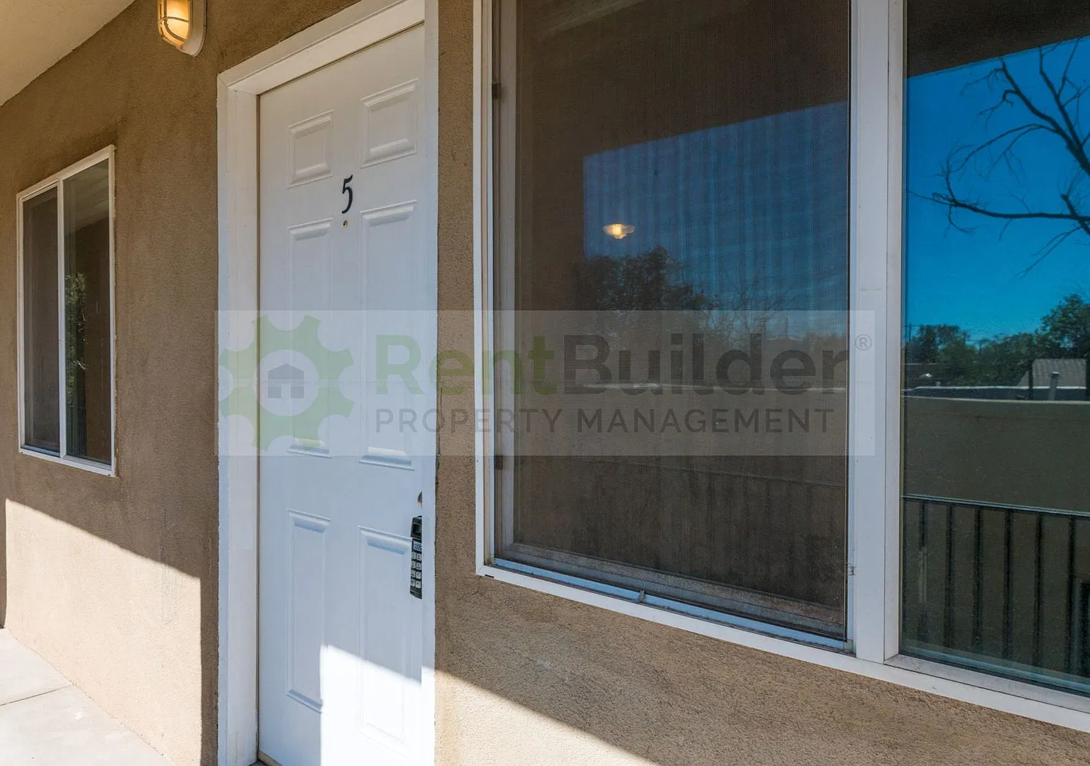 Completely Remodeled Upstairs Unit (1/1) — Photo 2