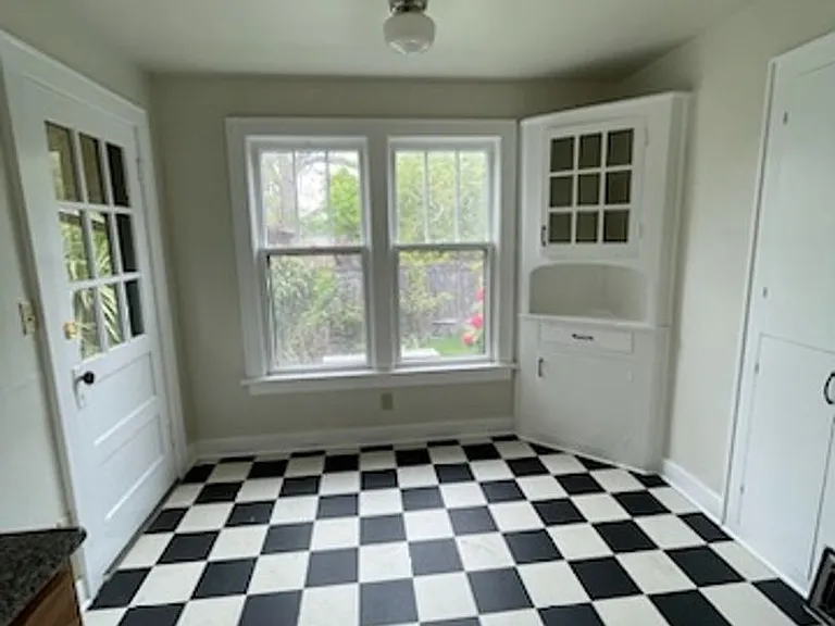 1455 NW Harrison Blvd — Photo 9