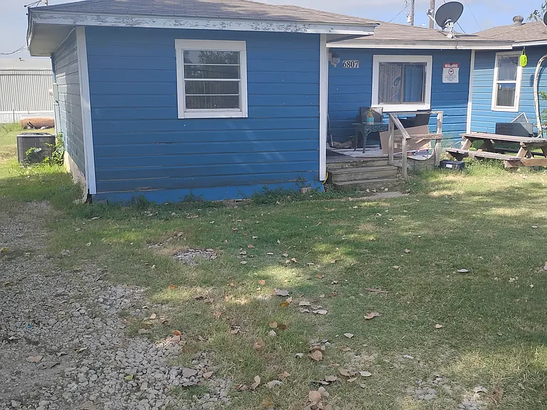 Pine Ln — Photo 1