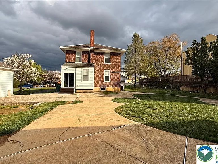 3241 Freemansburg Ave — Photo 3