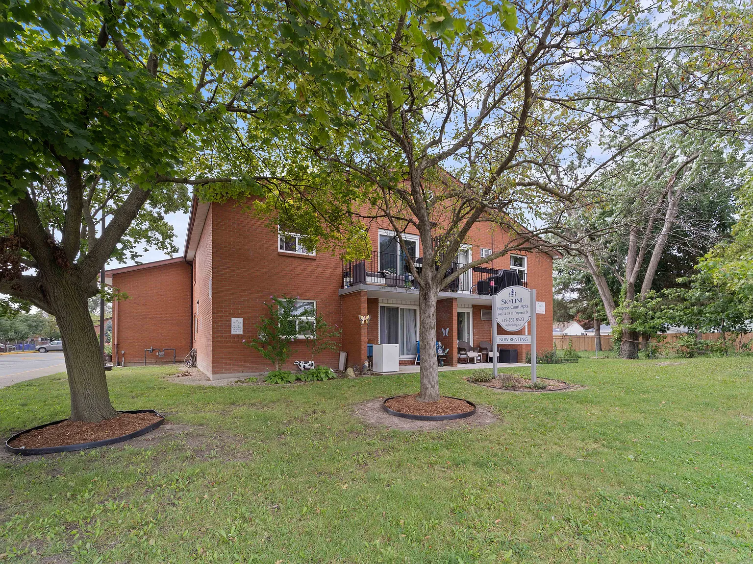 Empress Court Apartments — Photo 4