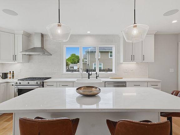 4th image of 6 Everett St