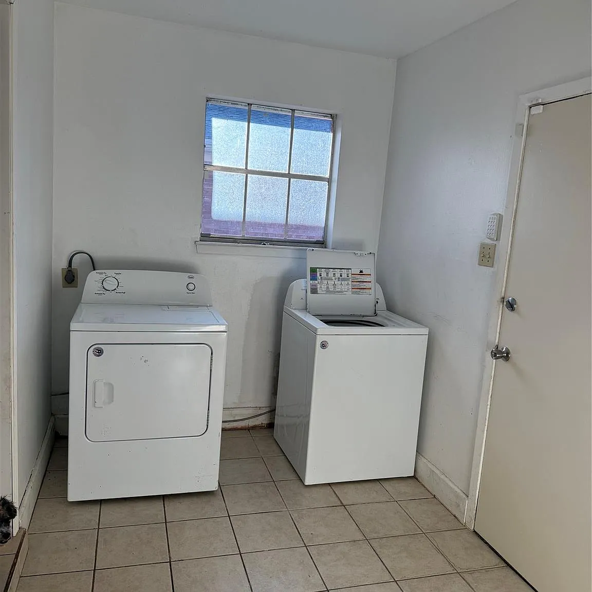 4 bed, 2.0 bath, 2268 sqft, $2,000 — Photo 4