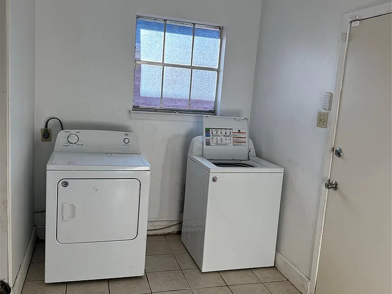 2206 Palomar St — Photo 4