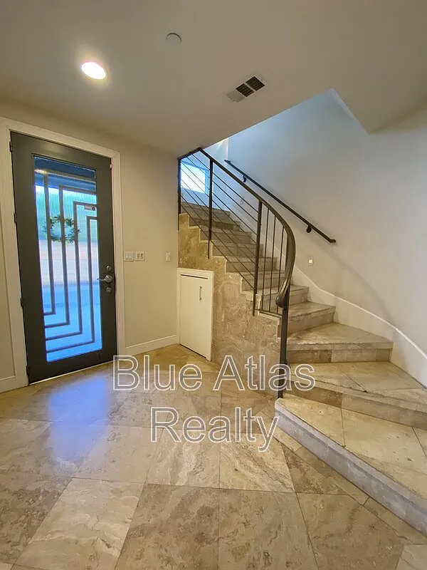 Building Photo - 2690 Rockbrook Dr #5