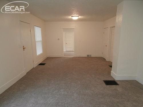 5th image of 1421 Young St