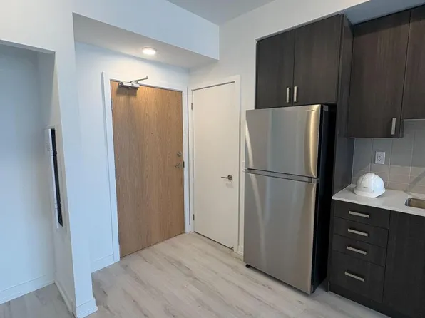 1435 Celebration Dr #2401, Pickering, ON L1W 0C3