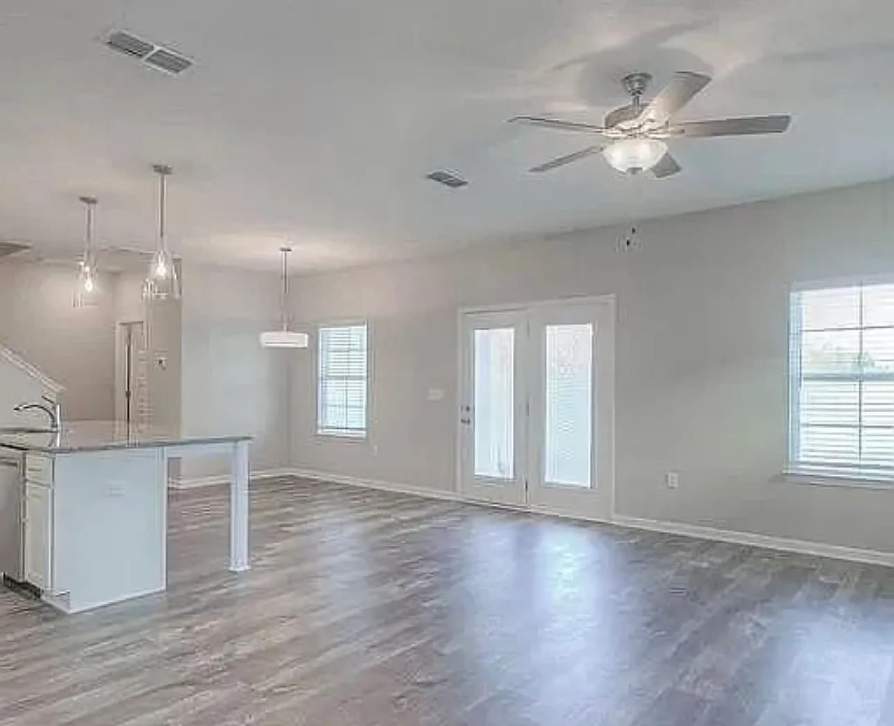 3 bed, 2.5 bath, 1779 sqft, $2,400 — Photo 2