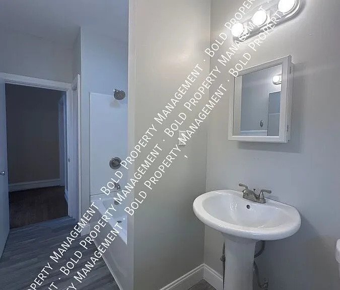 938 Chestnut St #2 — Photo 4