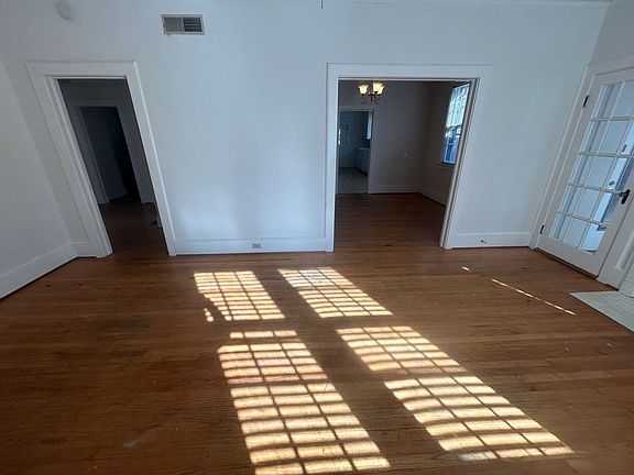 3rd image of 3205 Michigan St