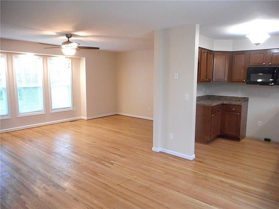 4th image of 22 Margo Dr