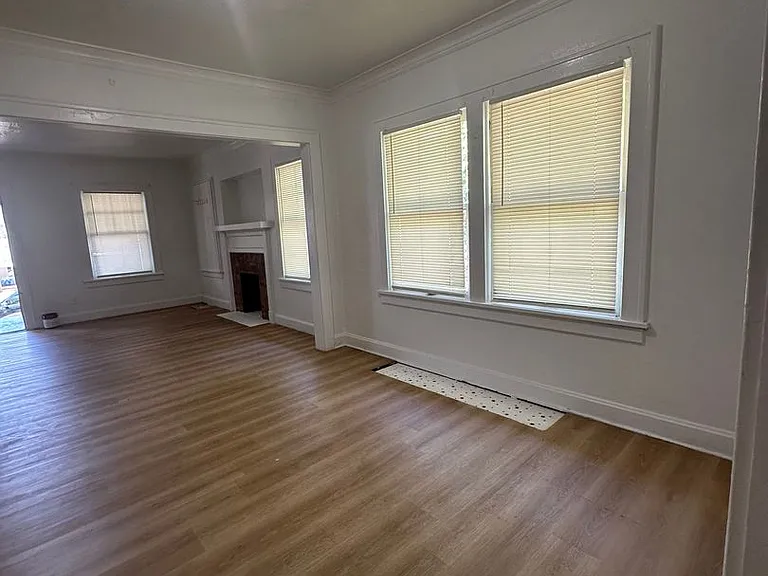 3607 E 61st St — Photo 10