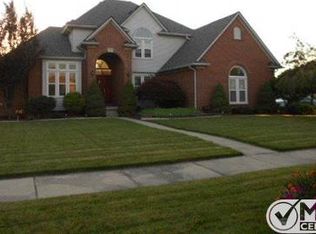 27845 Lauren St E, Harrison Township, MI