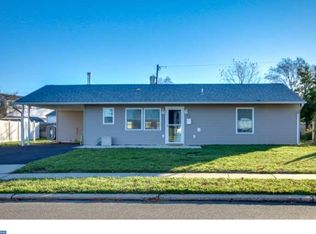 60 Swan Ln, Levittown, PA 19055
