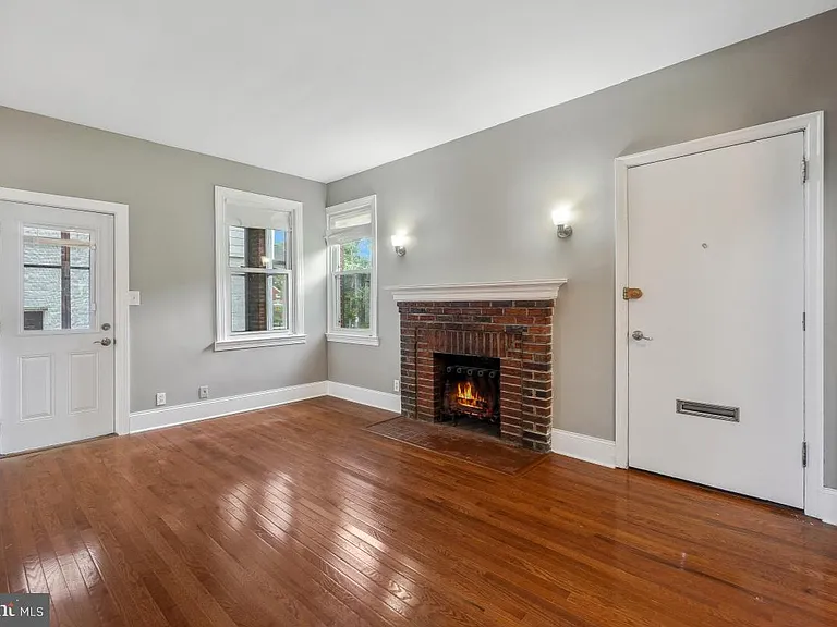 2615 Otis St NE — Photo 8