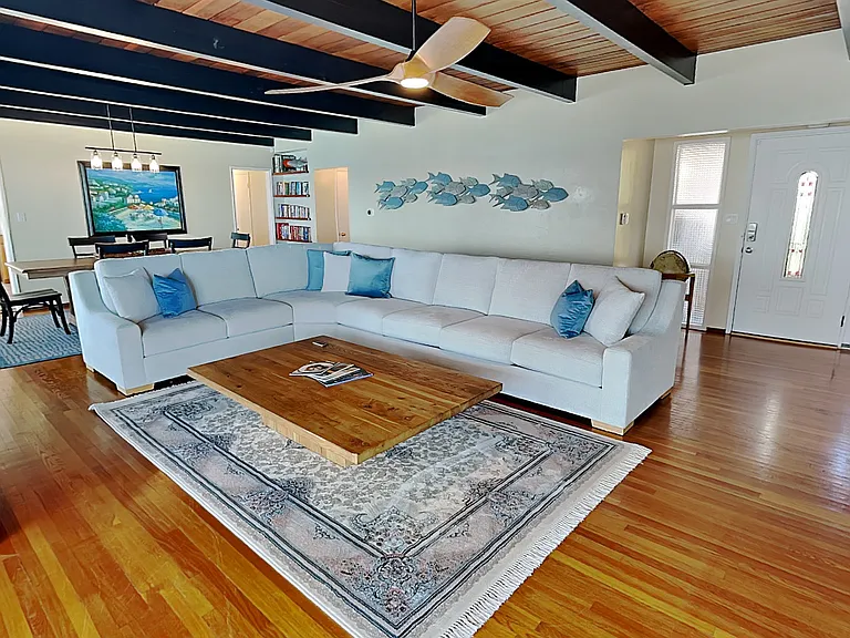 3712 Riviera Dr — Photo 2