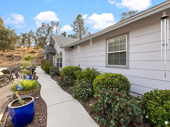 3rd image of 29976 Tioga Dr Drive