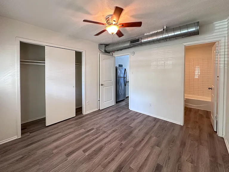 1106 W 22nd St #7 — Photo 7