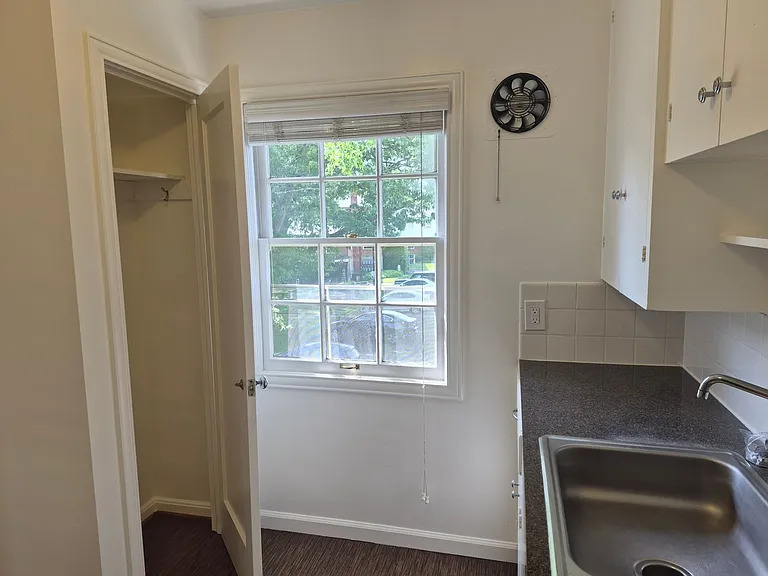 Broadmoor Manor — Photo 60