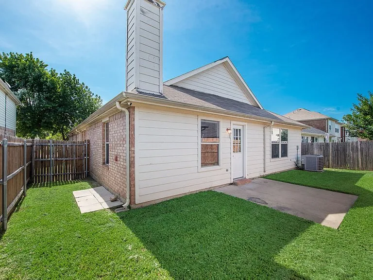 8420 Silverbell Ln — Photo 24