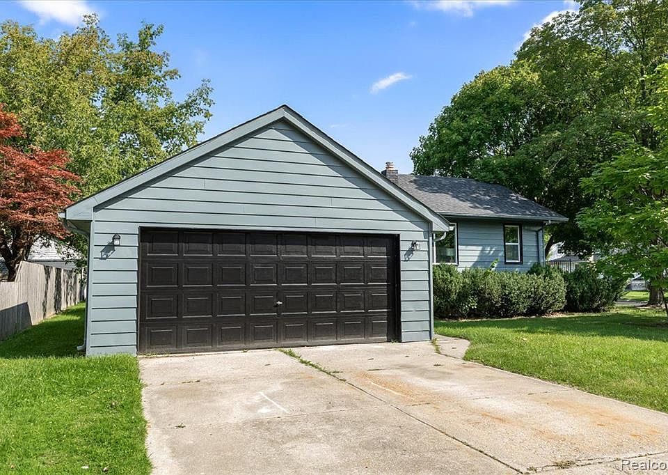 910 Nakota Rd, Clawson, MI 48017 Zillow