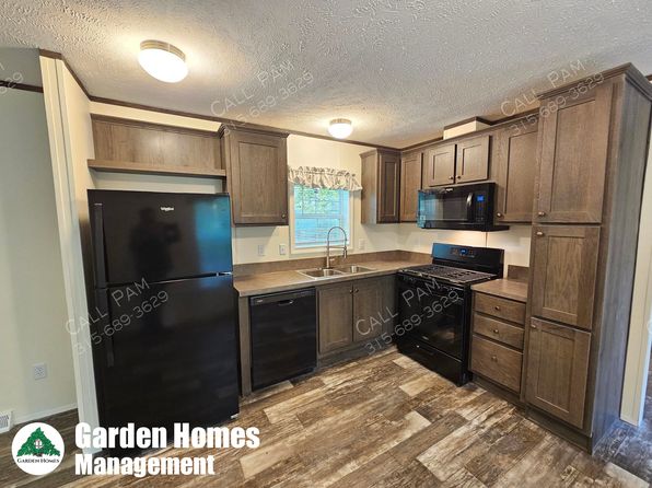 12 Woodside Ln