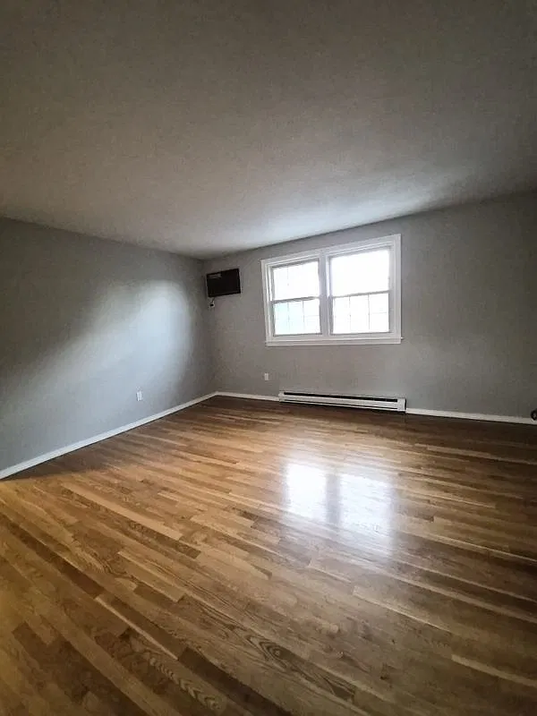 2 bed, 1.0 bath, 644 sqft, $2,100 — Photo 2